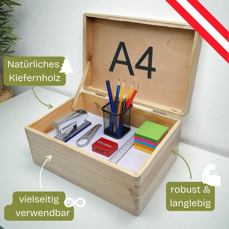 Offene Aufbewahrungsbox aus Holz mit Schreibwaren.