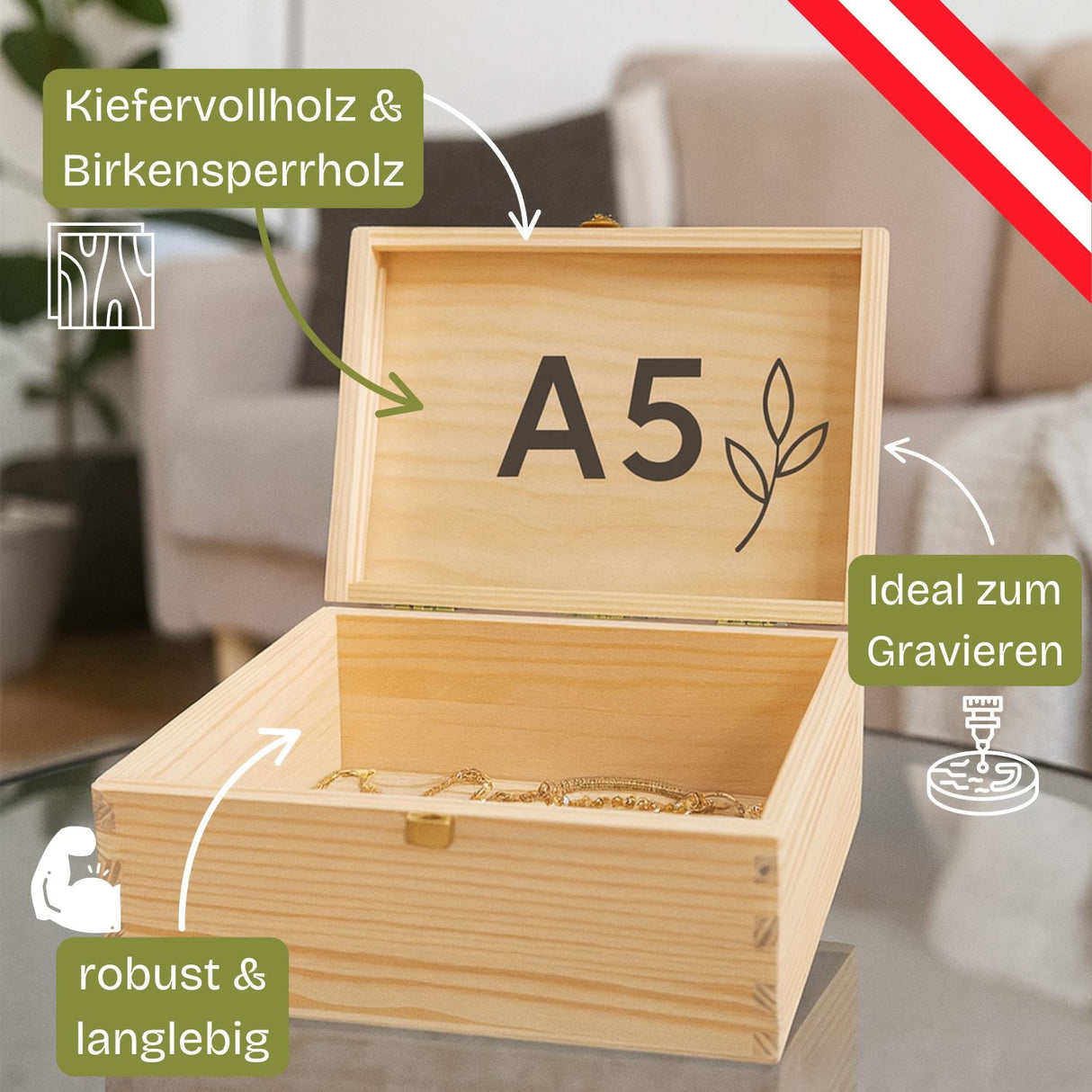 Ein offenes, helles Holzkästchen mit einem Scharnierdeckel.