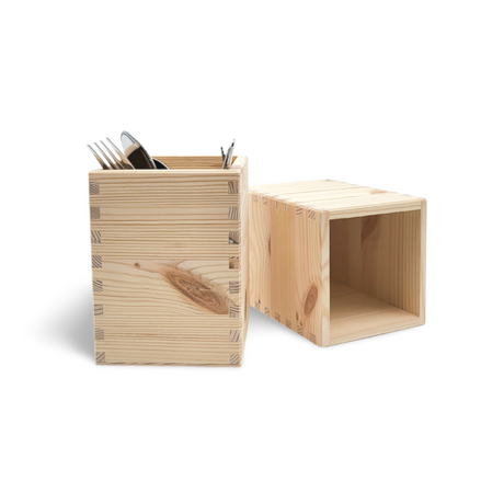Zwei Aufbewahrungsboxen aus Holz.