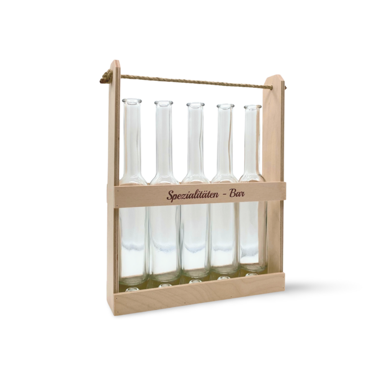 Ein hölzerner Behälter mit fünf leeren, klaren Glasflaschen mit schmalem Hals.