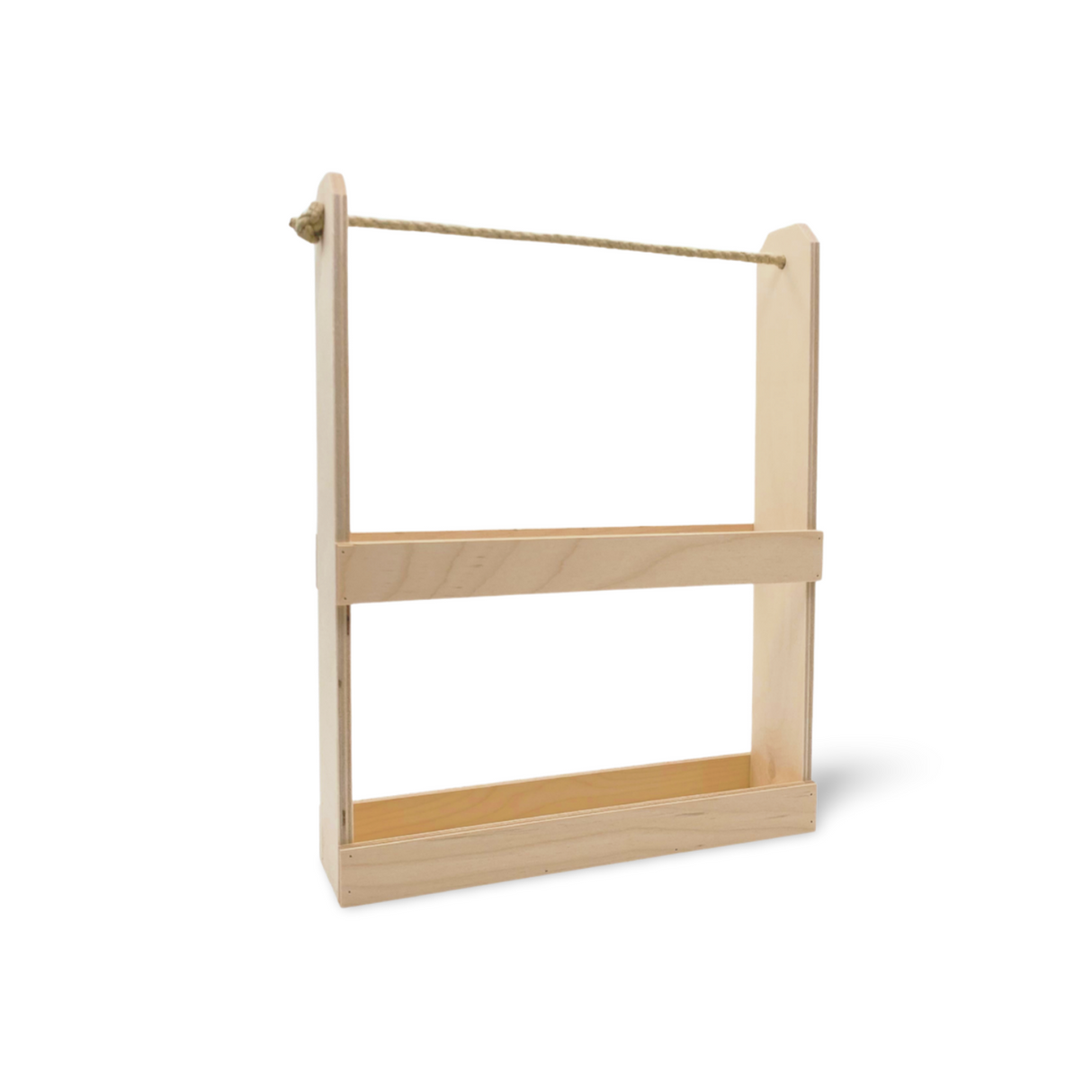 Ein wandmontiertes Regal aus hellem Holz mit zwei Etagen und einer oberen Seilstange.