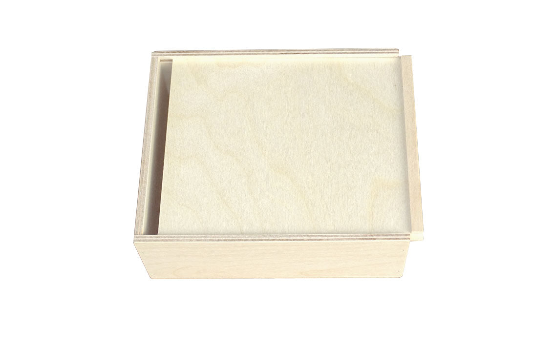 Holzkiste mit Schiebedeckel