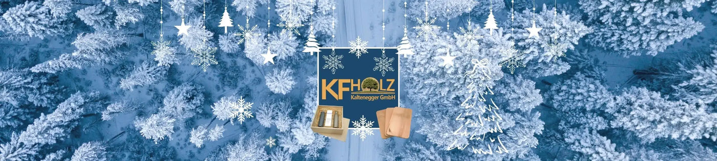 Kfholz markierte Holzschneidebretter mit natürlichem Holzfinish, sichtbarer Maserung und rustikalen Kanten.