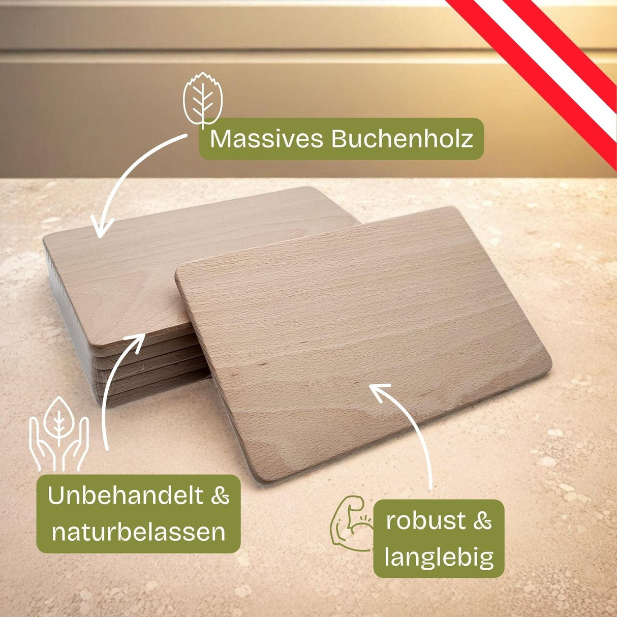 Stapel von quadratischen Holzuntersetzern.