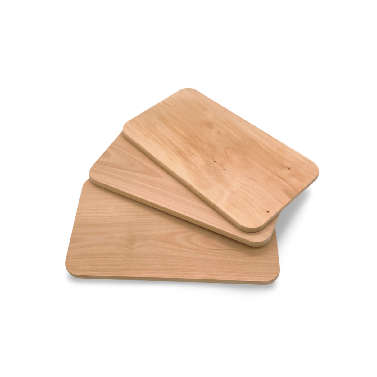 Drei helle, rechteckige Holzplatten mit abgerundeten Ecken.