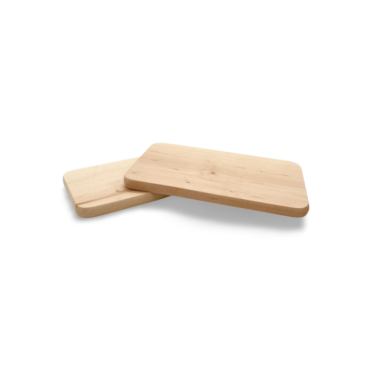 Zwei helle Holzschneidebretter.