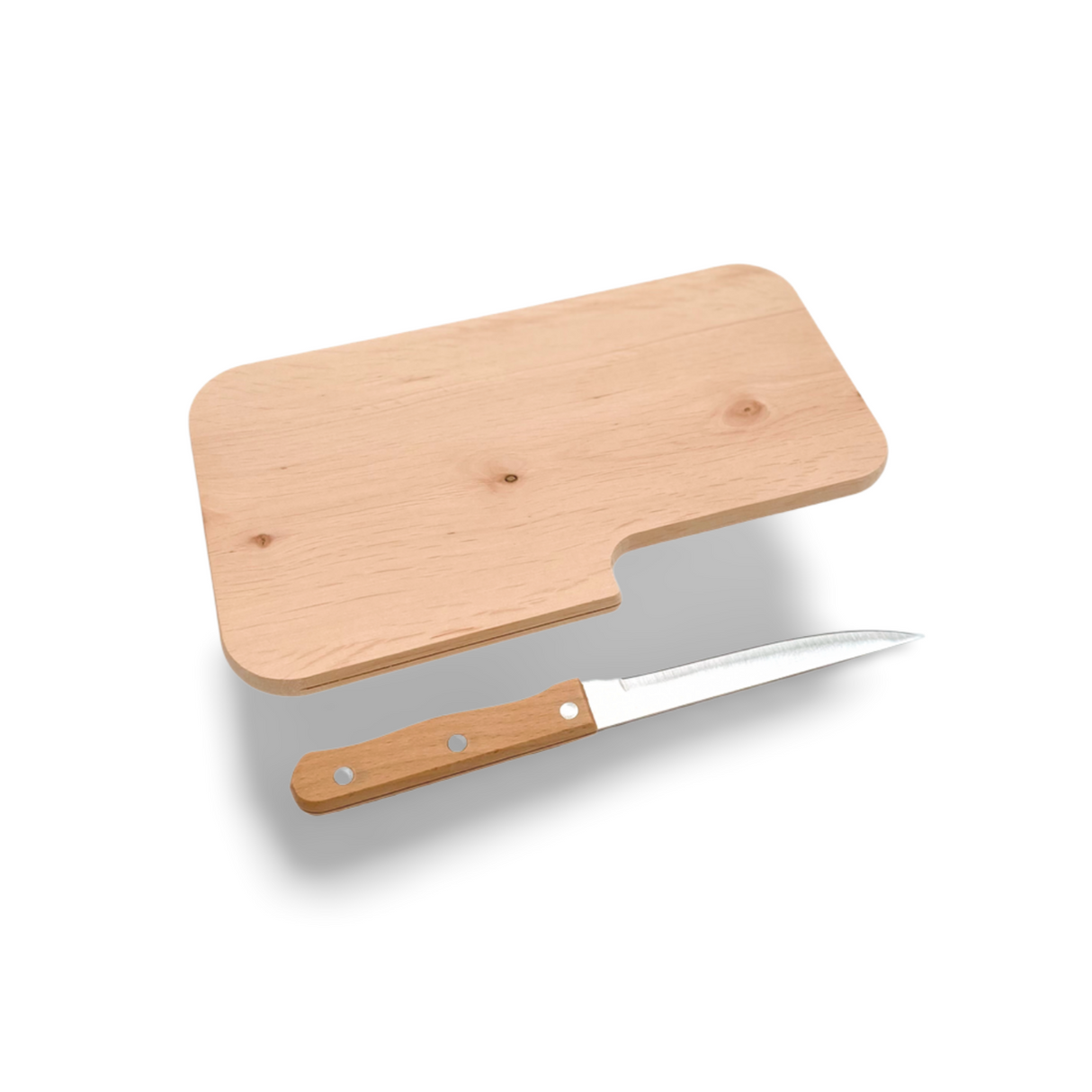 Ein hellbraunes Holzschneidebrett mit einem kleinen Schälmesser.