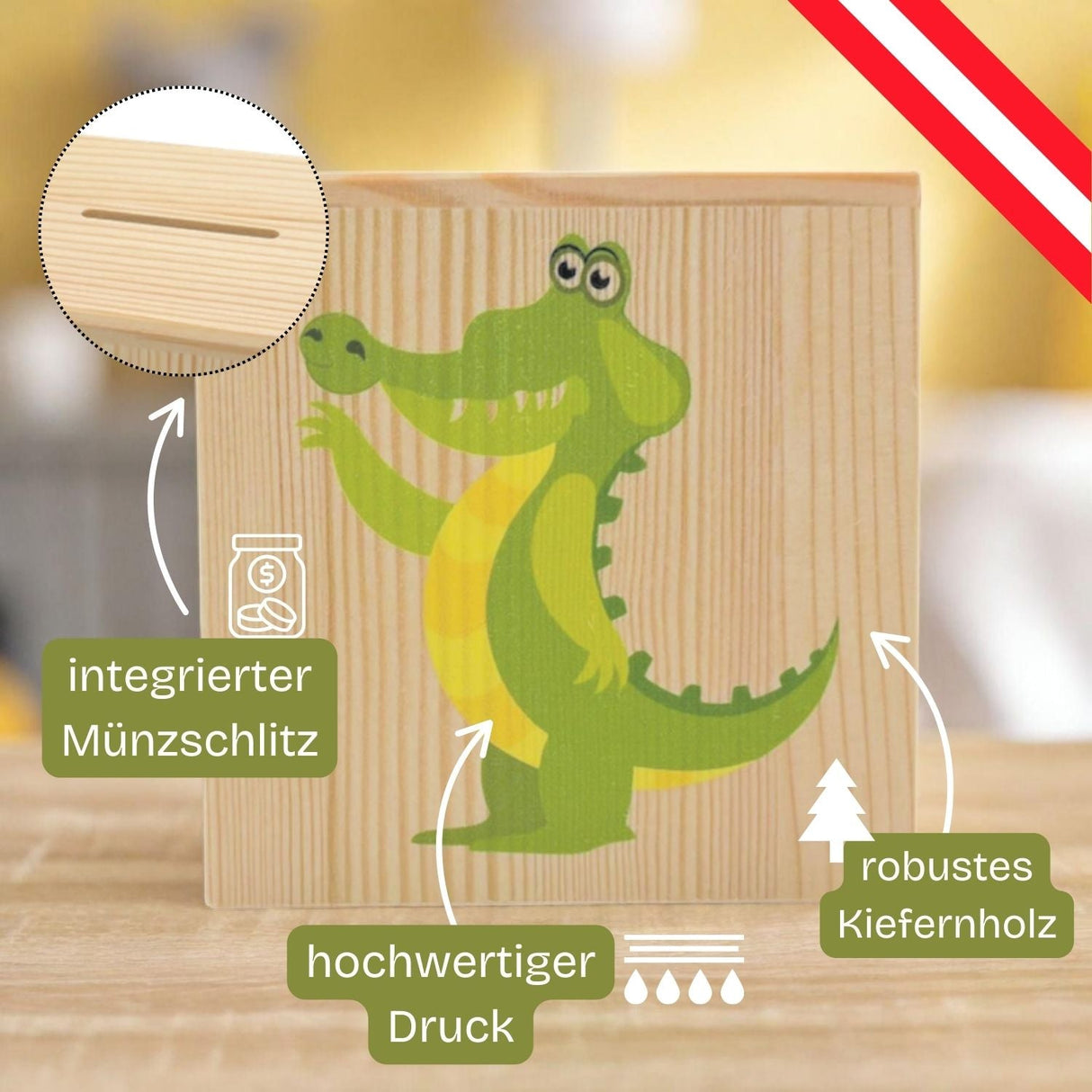 Sparschwein aus Holz mit einem Cartoon-Krokodil-Motiv.