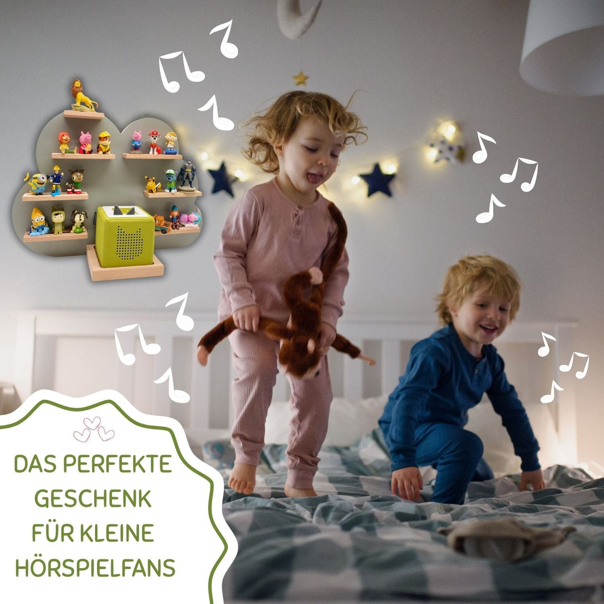 Holzspielregal mit Tierfiguren und einem Lautsprecher.