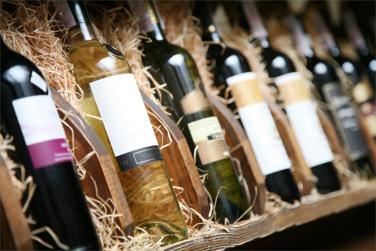 Wooden boxes for wines, spirits etc.