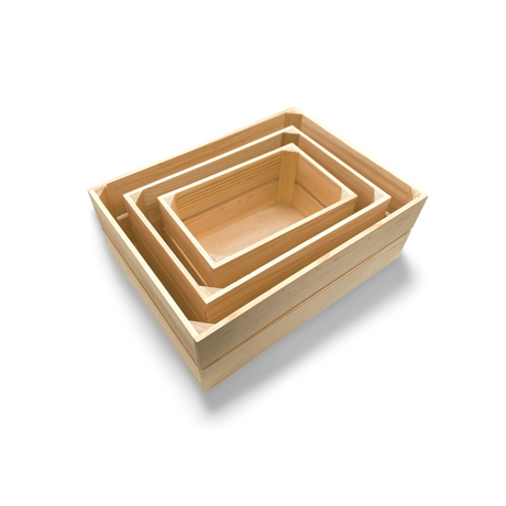 Satz aus vier ineinander gestapelten Holzlagerkisten mit natürlichem hellbraunem Finish und sichtbarer Holzmaserung.