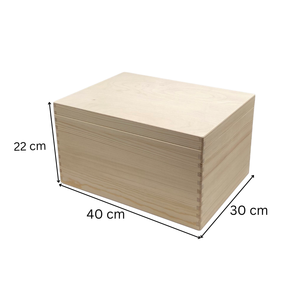 40 cm x 30 cm Holz-Box mit hellem braunem Finish und Schwalbenschwanzverbindungen.