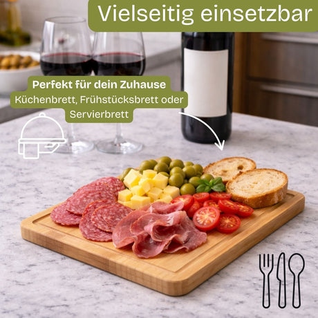 Hellbraunes Holzschneidebrett mit glatter, natürlicher Oberfläche und abgerundeten Ecken.