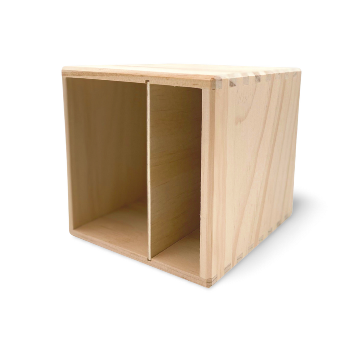 Holzwürfel-Regalbox mit Schiebetür, hellbraune Farbe und natürlichem Holzfinish.