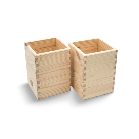 Zwei Aufbewahrungsboxen aus Holz.