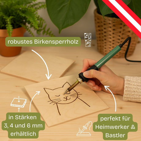 Quadratische Birkensperrholzplatten werden für die Pyrographie verwendet.