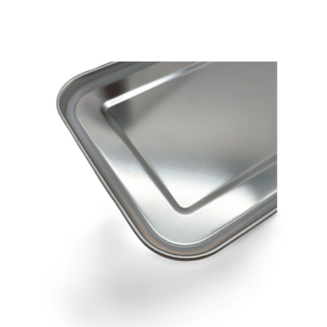 Edelstahl-Backblech mit abgerundeten Ecken und glatter Oberfläche.