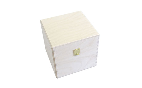 Holzkiste mit Klappdeckel