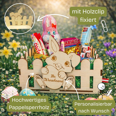 Ein hellfärbiger, holzener Osterhasen-förmiger Geschenkkorb mit geschnitztem Design und personalisierter Gravur.