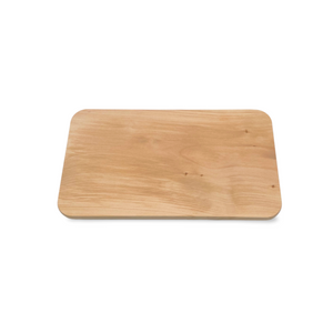 Hellbraunes, rechteckiges Holzschneidebrett mit abgerundeten Ecken.