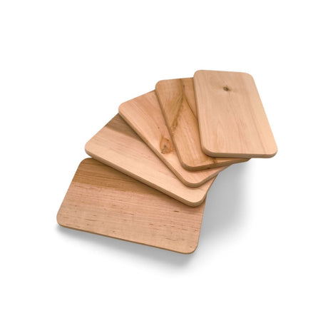 Holzuntersetzer mit natürlicher Maserung und quadratischer Form, hellbraune Farbe.