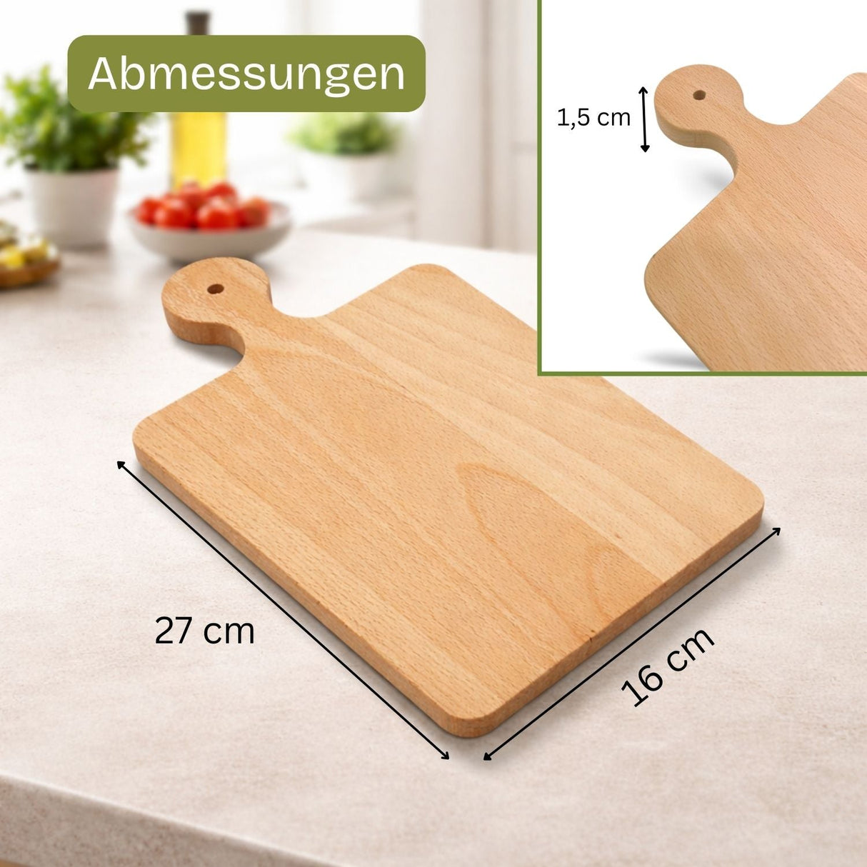 Hellfarbenes Holzschneidebrett mit glatter, natürlicher Maserung und abgerundeten Ecken.