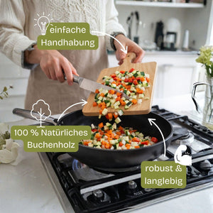 Holzschneidebrett mit natürlichem Birkenholz-Finish und robustem Griff