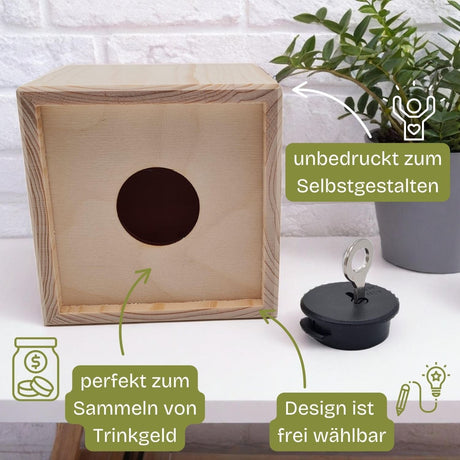 Hölzerne Münzbank mit Schlüssel.