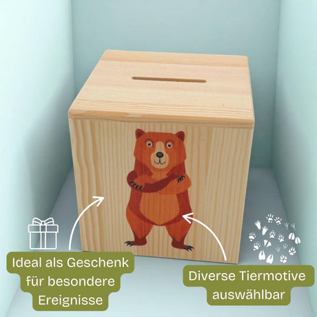 Sparschwein aus Holz mit einer Bärenillustration.