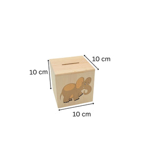 Ein Sparschwein aus hellem Holz mit einem Elefantenmotiv und einem Schlitz für Münzen, das auf jeder Seite 10 cm misst.