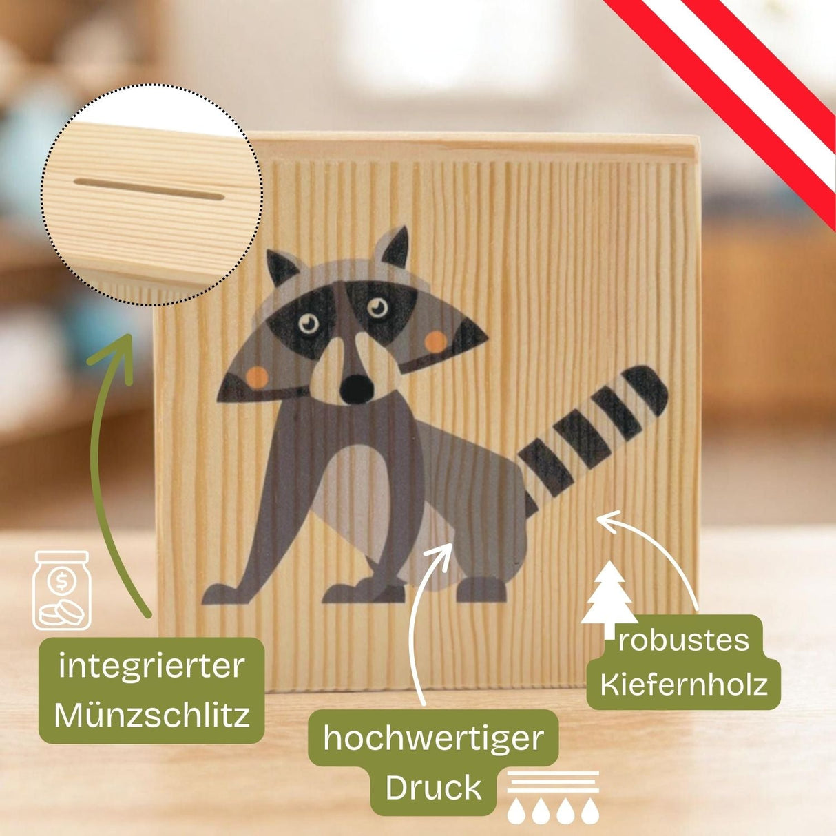 Sparschwein aus Holz mit Waschbärenmotiv.