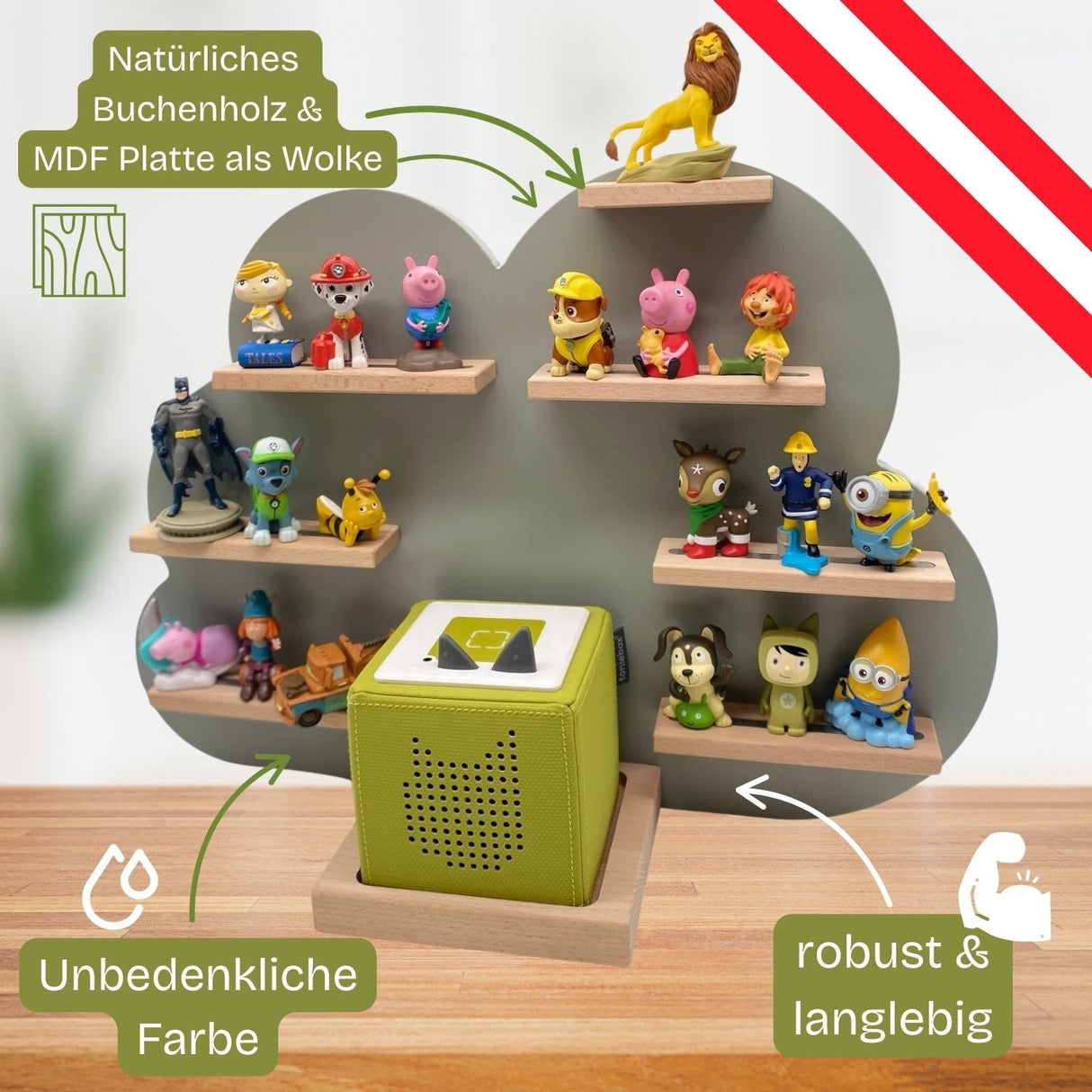 Grüner würfelförmiger Lautsprecher mit Holzregalen und Tierfiguren.